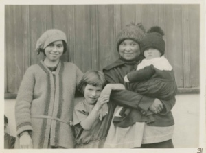 Image of Eskimo [Kalaallit] mother and children 